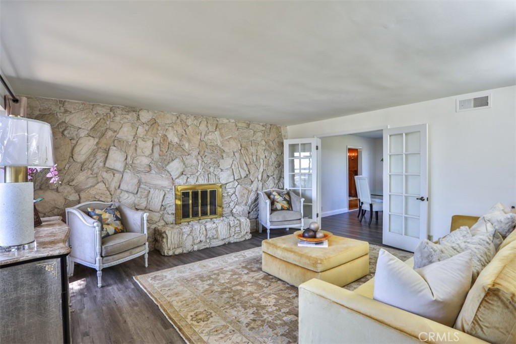 1736 Derringer Lane
