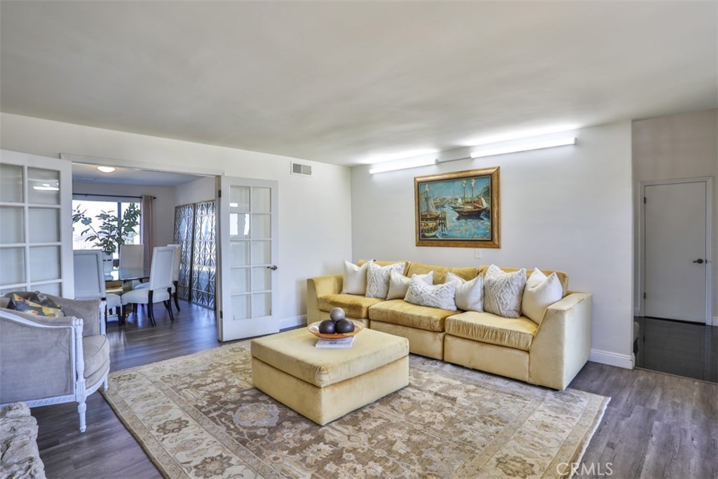 1736 Derringer Lane