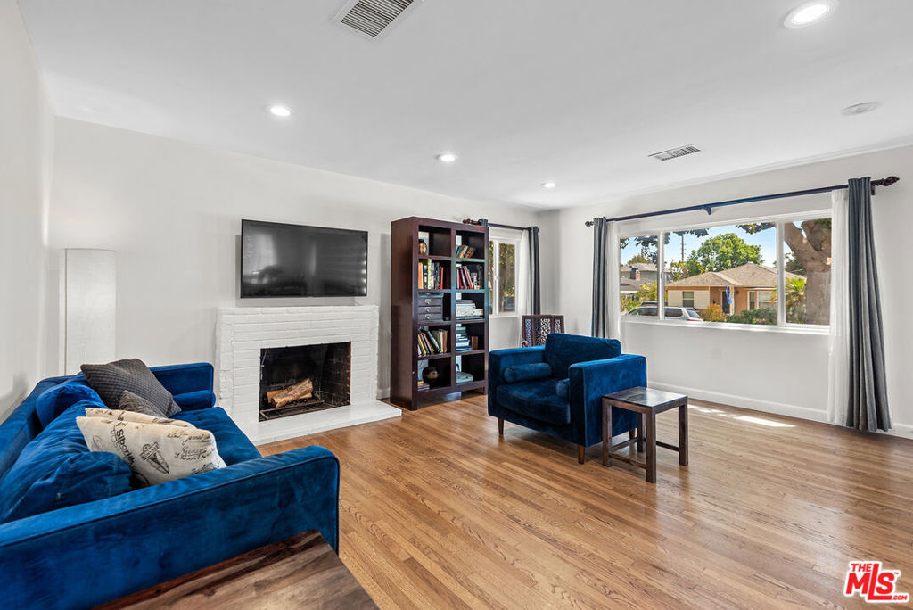 8125 Regis Way