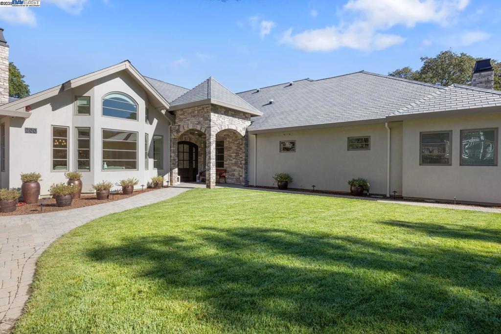 700 Clipper Hill