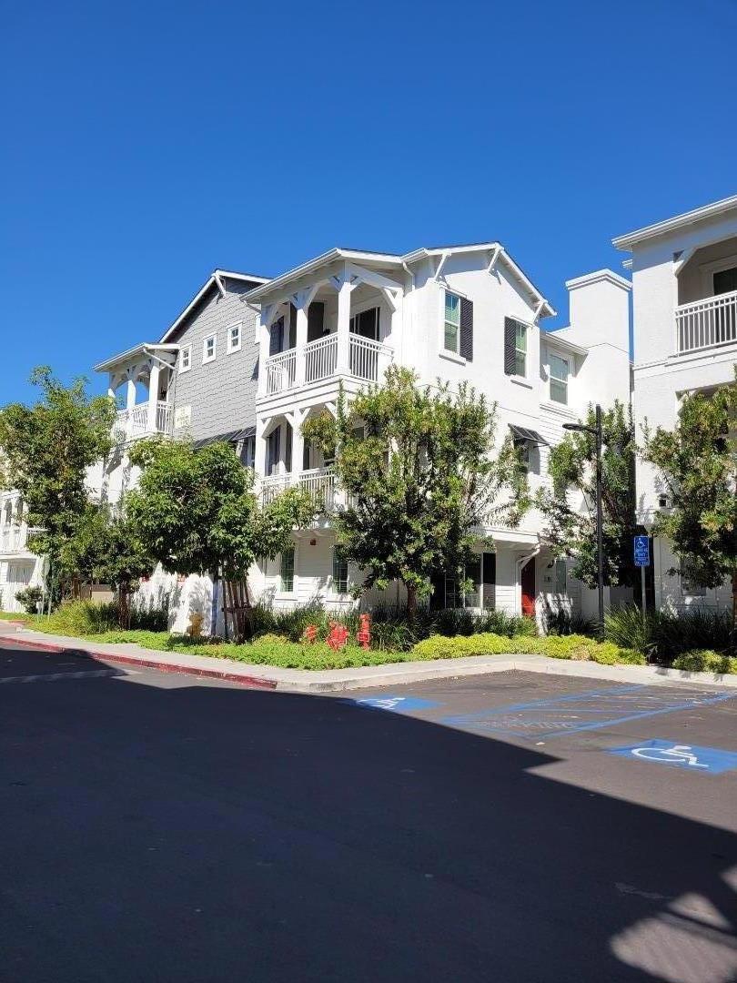Welcome to this beautifully appointed D R Horton Traditions two-bedroom model. enjoy newly installed engineered wood floors, air conditioned and spacious home with all the modern amenities.  walking distance to the great mall, restaurants, trader joe's, park and Mabel Mattos elementary school which is highly rated. tall ceilings and east facing front door. close proximity to 237,880, 680 and light rail. ready to move in. don't miss this one. svaagat hai