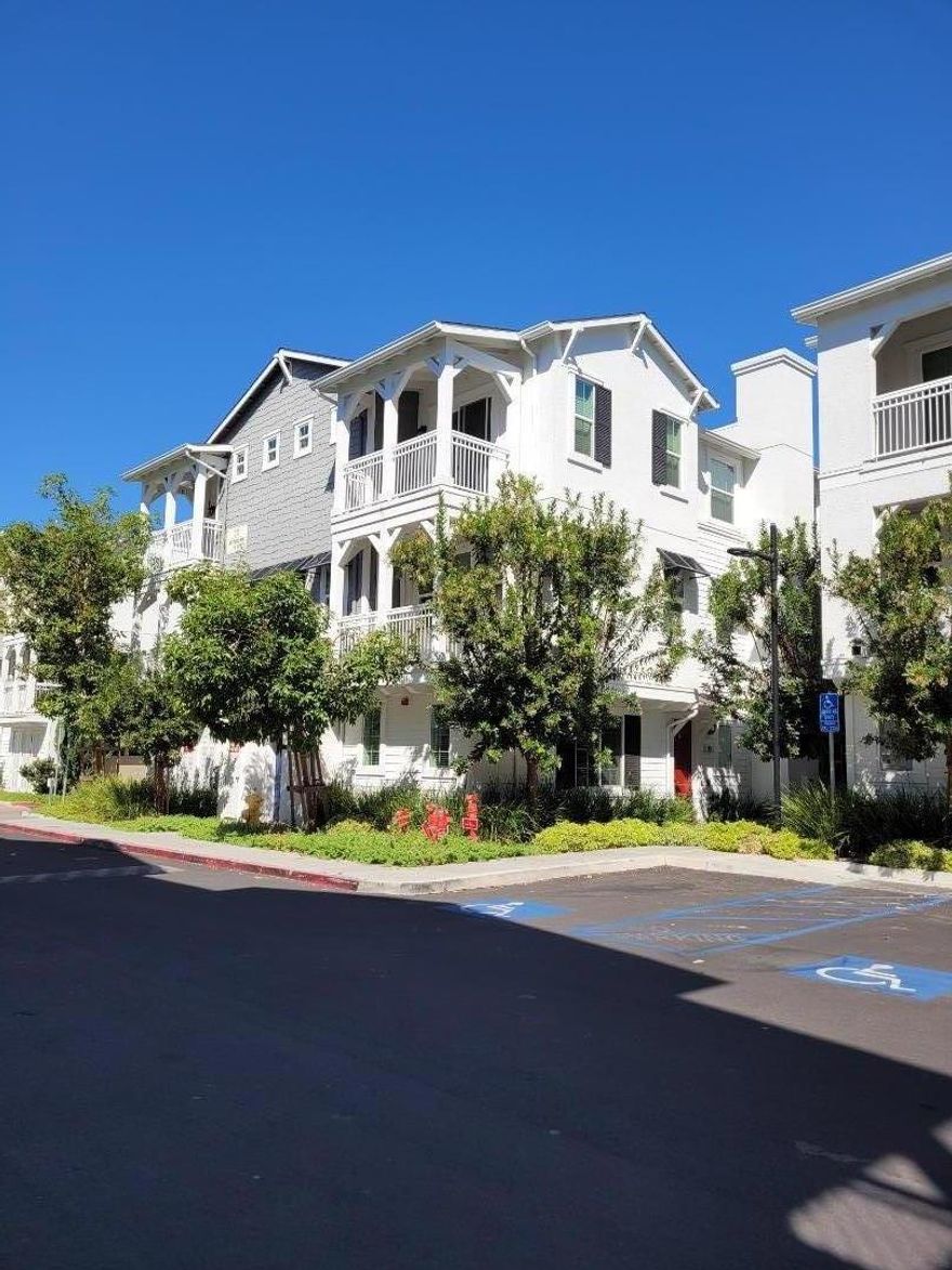 Welcome to this beautifully appointed D R Horton Traditions two-bedroom model. enjoy newly installed engineered wood floors, air conditioned and spacious home with all the modern amenities.  walking distance to the great mall, restaurants, trader joe's, park and Mabel Mattos elementary school which is highly rated. tall ceilings and east facing front door. close proximity to 237,880, 680 and light rail. ready to move in. don't miss this one. svaagat hai