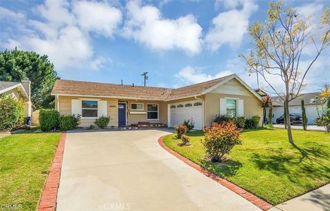 Photo of 22648 Mobile, West Hills, CA 91307 (MLS # SR26035656)