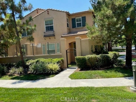 Photo of 32 Trailing Vine, Irvine, CA 92602 (MLS # OC26179139)