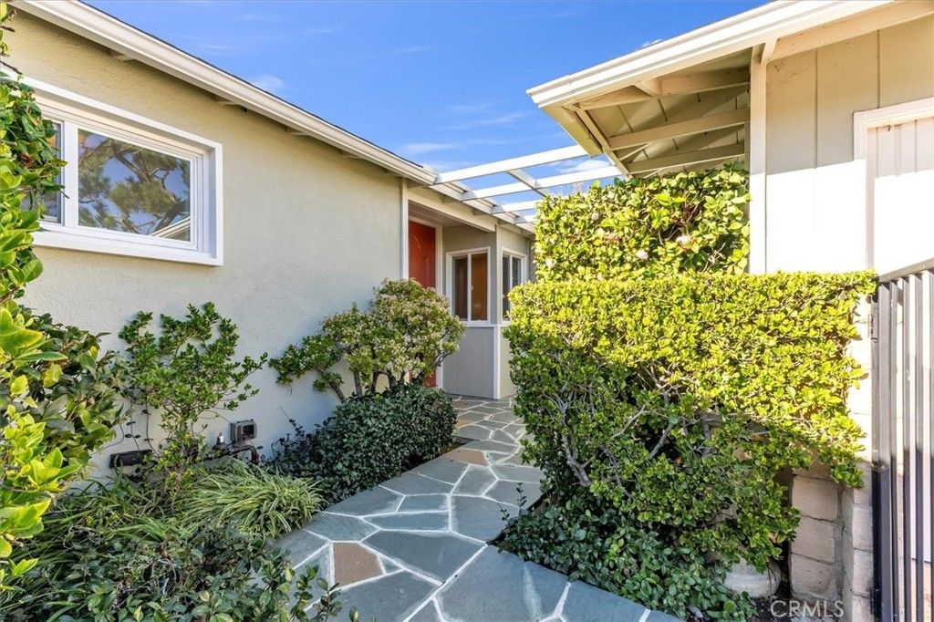 Photo of 5227 Buffalo, Sherman Oaks, CA 91401 (MLS # SR26007398)