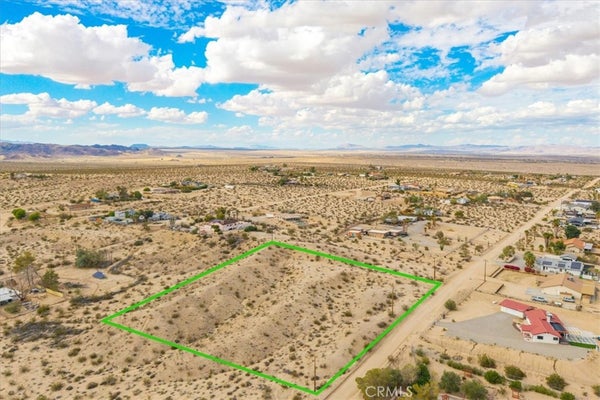 101 CARODEAN ROAD, TWENTYNINE PALMS, CA 92277 - Image 66dee202808c1a705d414bc03eef9212/357184281