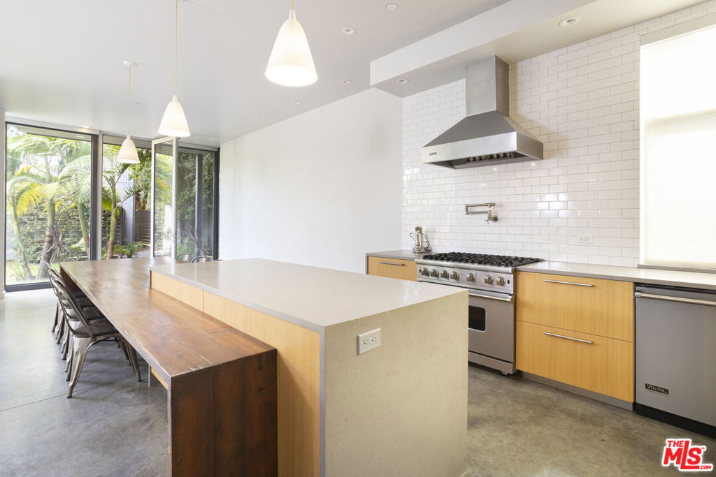 Remarks: Experience the complete Venice Beach lifestyle in this two-story home walking distance to Rose Ave and Abbot Kinney. Enjoy freshly made tortillas atCasablanca, get your vegan fix at Cafe Gratitude, walk your dog(s) to oakwood park, or just head straight to the beach. The world is your oyster at this Venice compound built in 2014. Your future awaits! This home boasts an open floor plan with high ceilings with an industrial design. The kitchen is set with Viking appliances with an in-unit washer dryer on the bottom floor. Perfect for entertaining guests and throwing lavish get-togethers with friends or family for the holidays and other memorable experiences.The path upstairs begins with an open flex space that can be used as an extra (third) bedroom, work setting, or game room. Followed by the first bedroom and bathroom accompanied by an extra den area. You are then led to the master suite with an expansive bedroom area and luxury bathroom with a steam shower. And if that isn't enough, the master closet is huge.