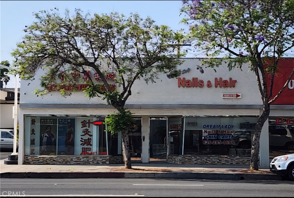 109 -111 E Las Tunas Drive
