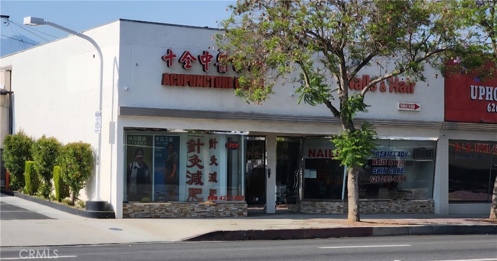 109 -111 E Las Tunas Drive