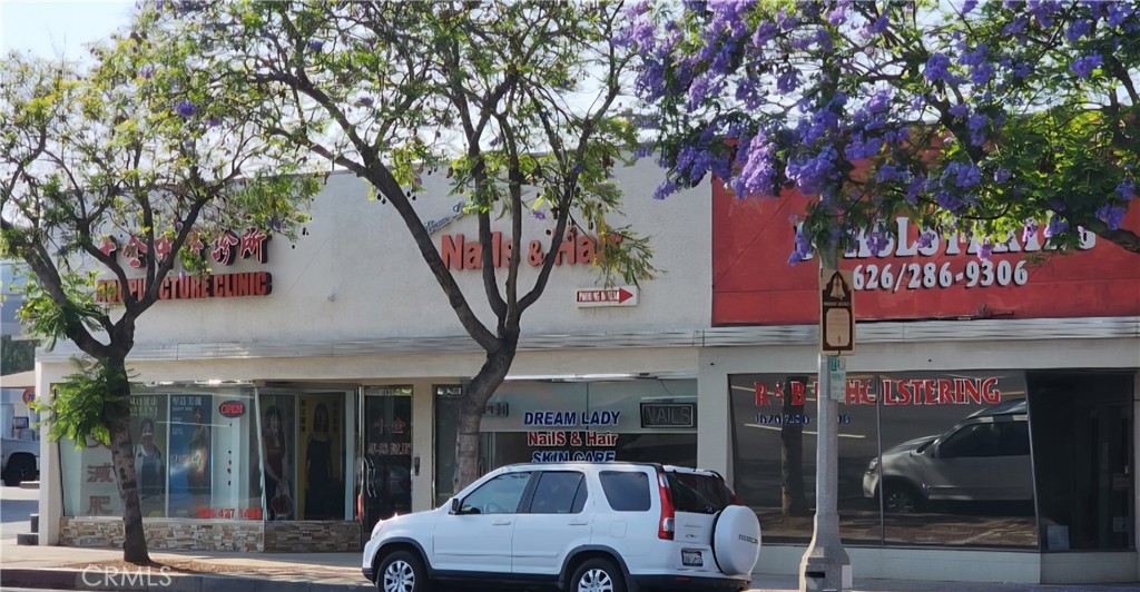 109 -111 E Las Tunas Drive