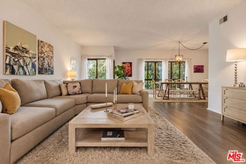 Photo of 637 Wilcox Avenue #1E, Los Angeles, CA 90004 (MLS # 26103689)
