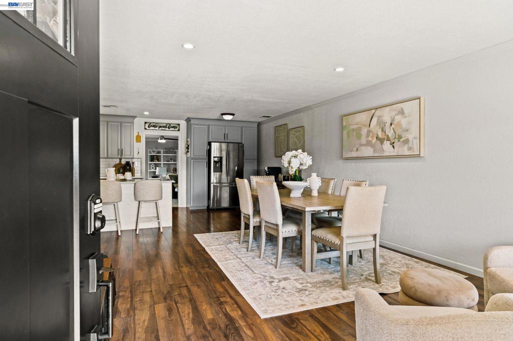 1082 Madrone Way