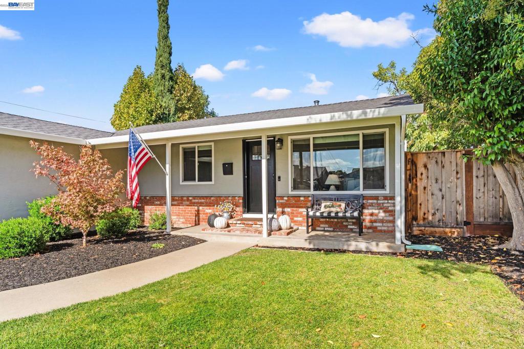 1082 Madrone Way