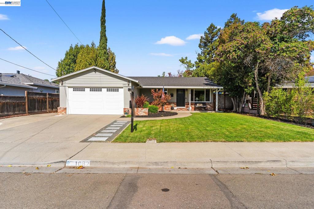 1082 Madrone Way