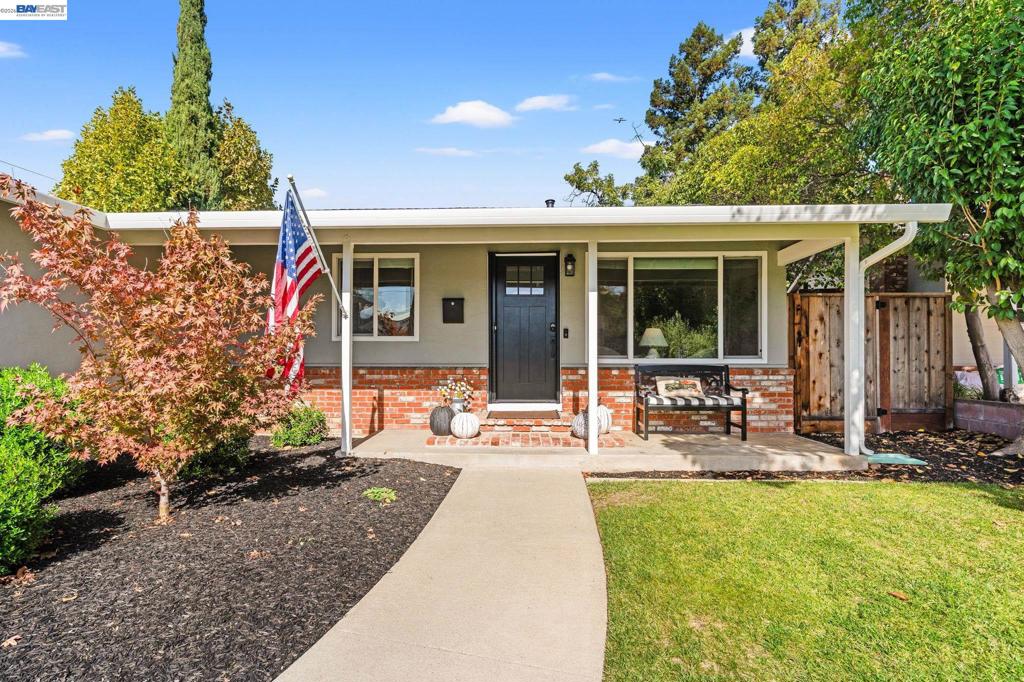 1082 Madrone Way