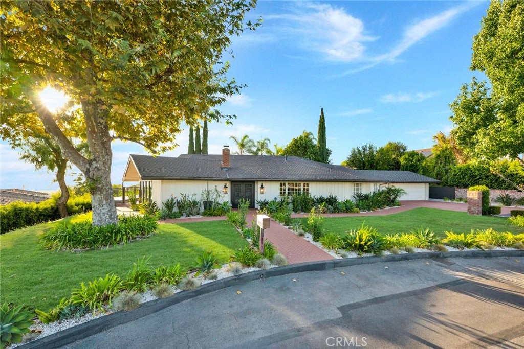 19422 Holiday Lane