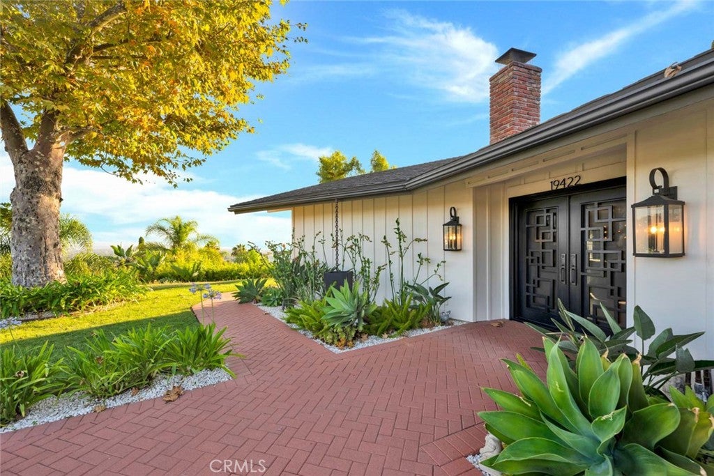 19422 Holiday Lane