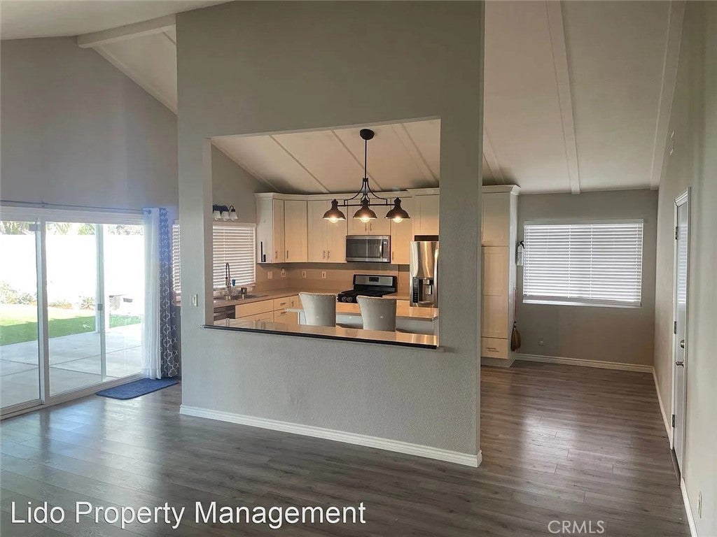 227 N Sweetwater