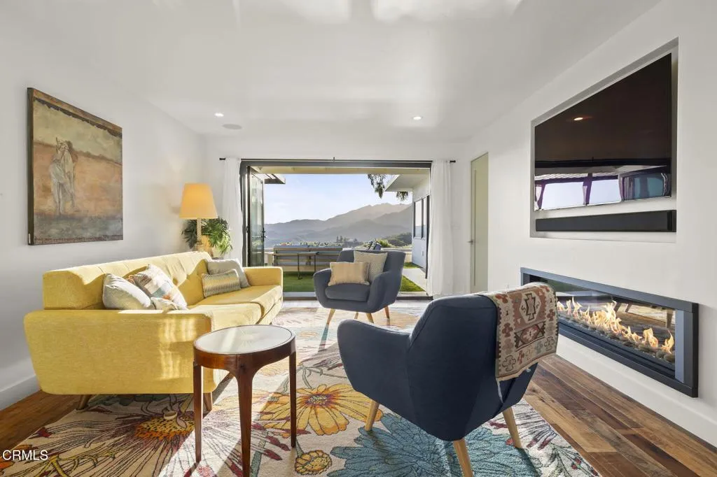 Ojai, California 93023, United States, 4 Bedrooms Bedrooms, ,3 BathroomsBathrooms,Residential,Active,104793