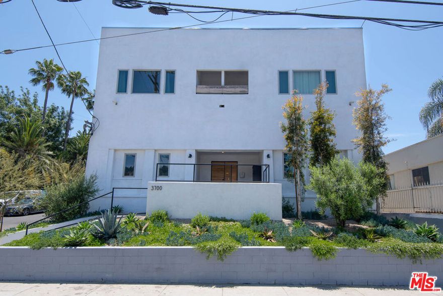Designer-perfect studio apartment in modern building on Sunset Blvd in prime Silver Lake.  Perfect location, directly across from the Silver Lake Farmers Market, and just a short walk to the best restaurants, shopping, coffee shops, and nightlife along Sunset Blvd in Silver Lake.  Also walking distance to Erewhon market.  Upper unit with amazing natural light and beautiful views.  The interior of the apartment is perfect, including new white oak hardwood floors, new kitchen with stainless steel and vintage style appliances, new bathroom with stall shower, mini-split A/C and heat, and washer-dryer in unit.  Secured access building with front door intercom.  Street parking, only by permit on Edgecliffe Drive.  Small pets allowed.  Apartments in this unique Sunset Blvd building go quickly, so email or text for showings.