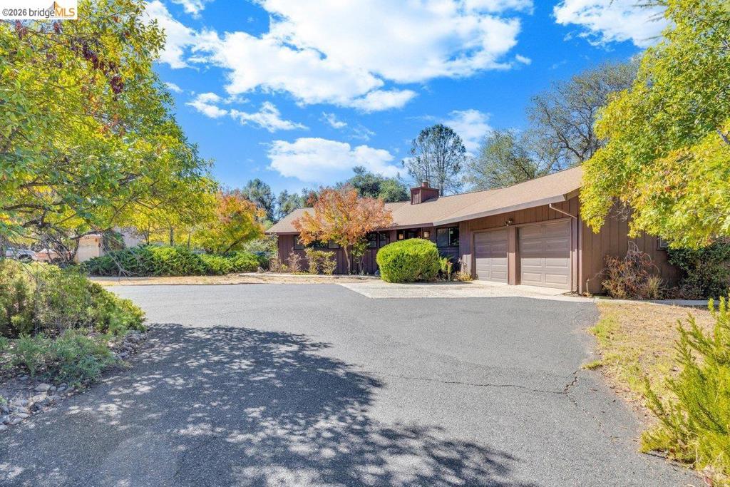 23264 Seminole Dr