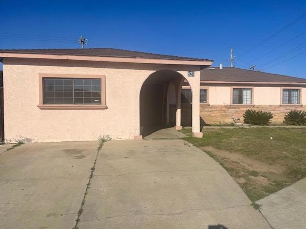 Photo of 629 Chaparral Street, Salinas, CA 93906 (MLS # ML82025419)