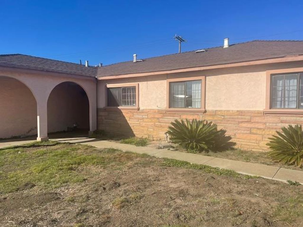 Photo of 629 Chaparral Street, Salinas, CA 93906 (MLS # ML82025419)