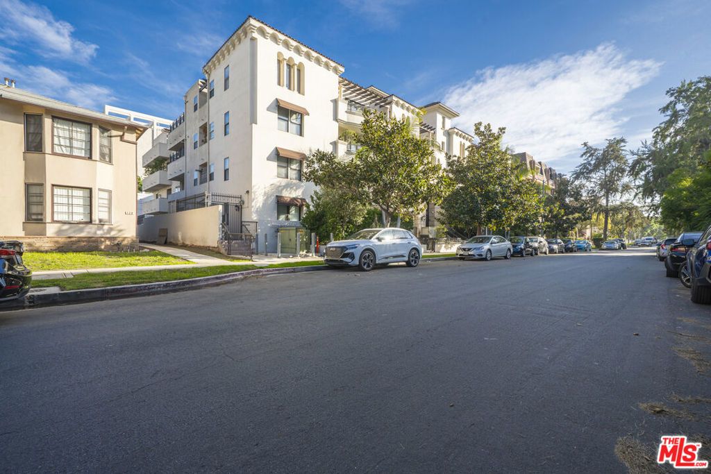 Photo of 122 N Clark Drive #105, West Hollywood, CA 90048 (MLS # 25612751)