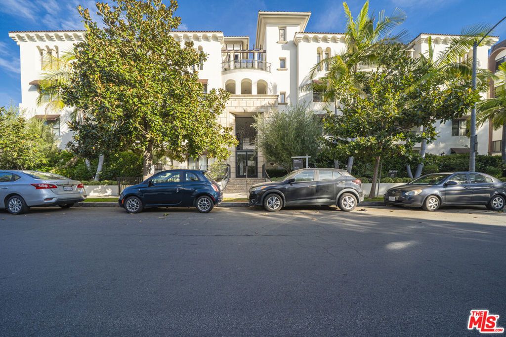 Photo of 122 N Clark Drive #105, West Hollywood, CA 90048 (MLS # 25612751)