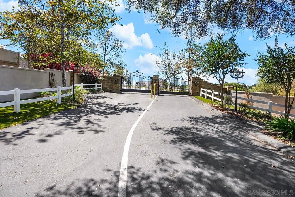 588 Twin Country Ln