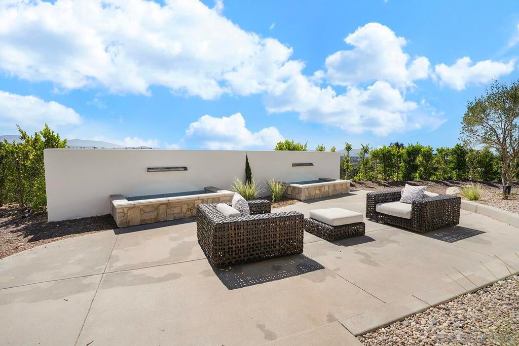 588 Twin Country Ln