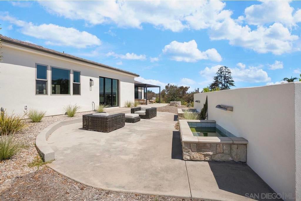 588 Twin Country Ln