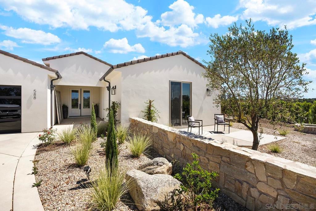 588 Twin Country Ln