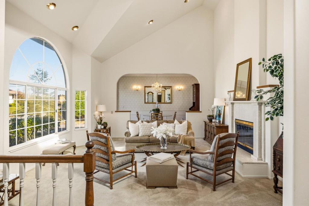4035 Sunset Lane