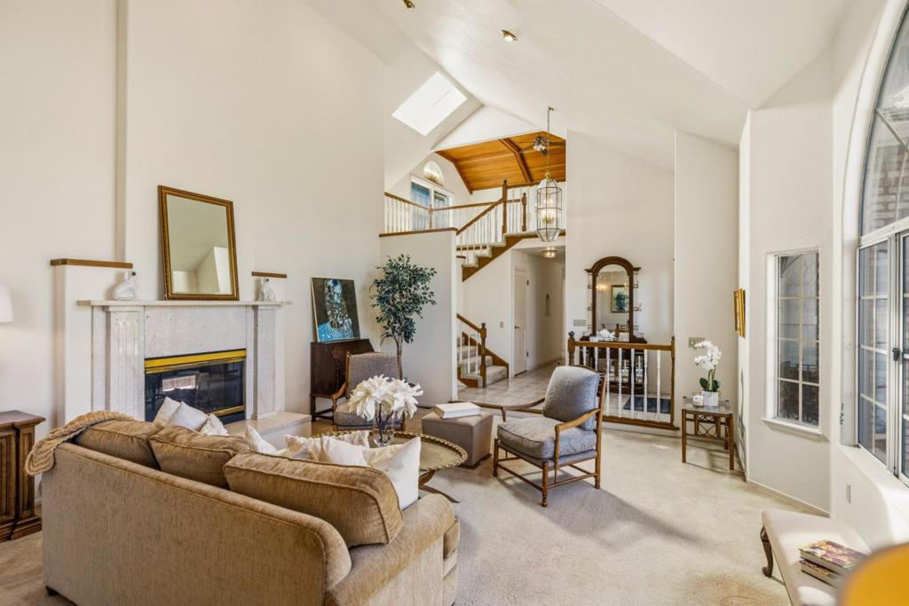 4035 Sunset Lane