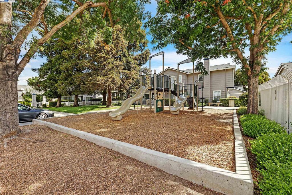 SUMMERGATE - Residential