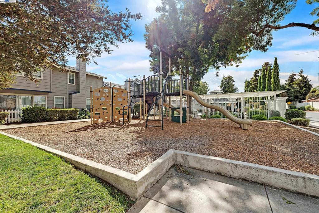 SUMMERGATE - Residential