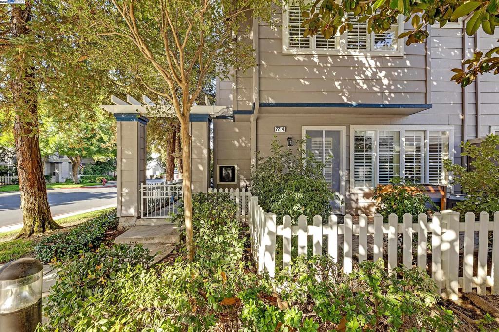 SUMMERGATE - Residential