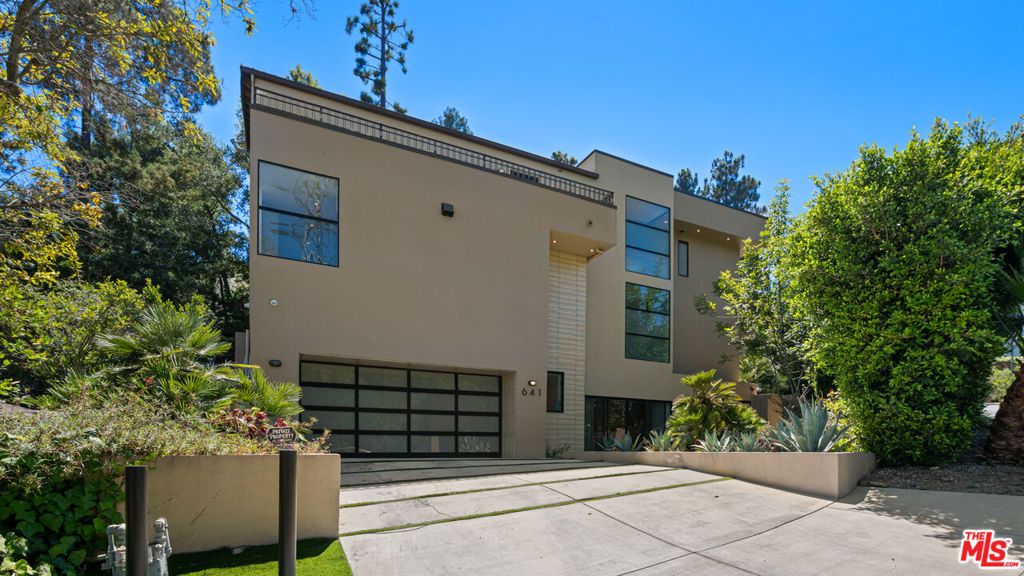 Photo of 641 Elkins Road, Los Angeles, CA 90049 (MLS # 25576861)