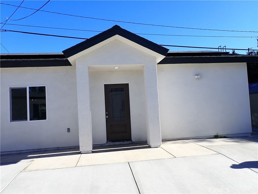 BRAND NEW ADU IN THE BACK OF THE MAIN HOME : 2 BEDS, 2 BATHS JUST BUILT 2025 IN WONDERFUL NEIGHBORHOOD : HIGH CEILING WITH QUARTZ COUNTERTOPS, VINYL FLOOR, NICE SHOWER BATH WITH SLIDING DOORS, RECESSED LIGHT, CENTRAL AIR CONDITION, DOUBLE PANE WINDOWS, DRIVEWAY PARKINGS. IT IS LOCATED CLOSE TO LITTLE SAIGON, DISNEY LAND AND ALL MAJOR FREEWAYS. HURRY, IT WON'T LAST !