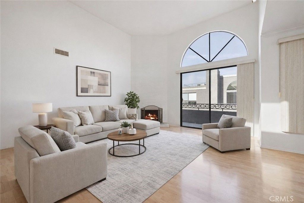 Photo of 14844 Dickens #308, Sherman Oaks, CA 91403 (MLS # SR25274641)