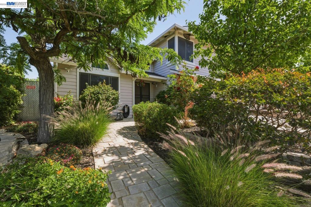 3917 Warbler Dr