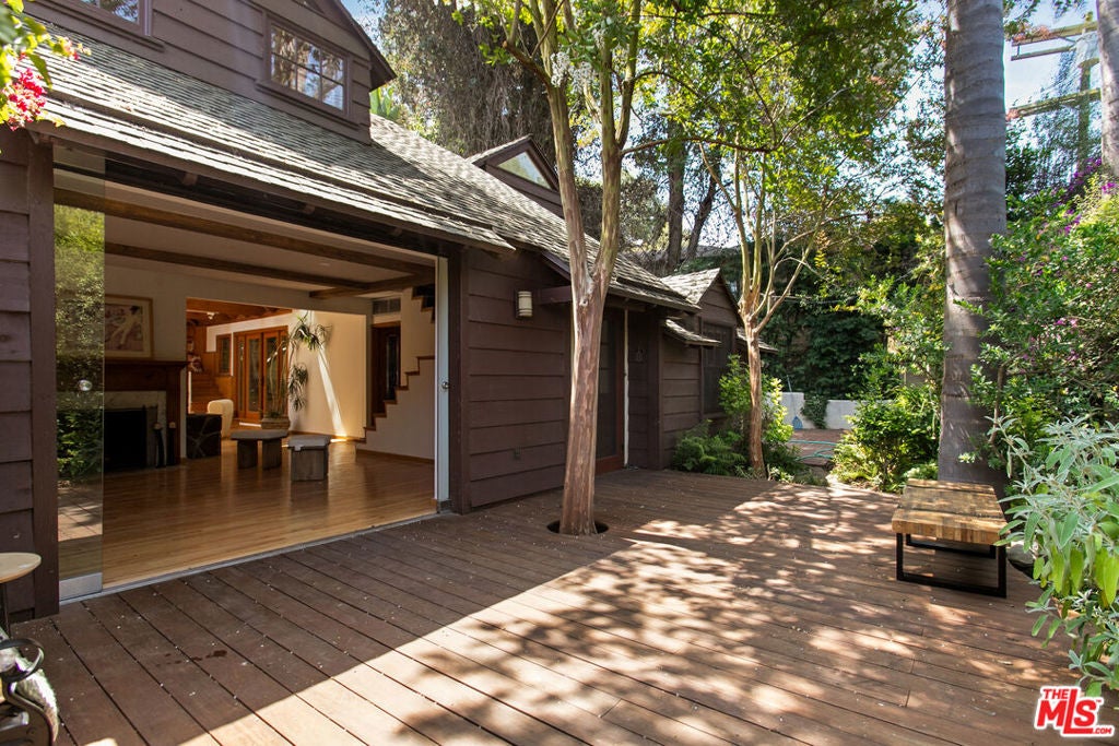2030 Benedict Canyon Drive