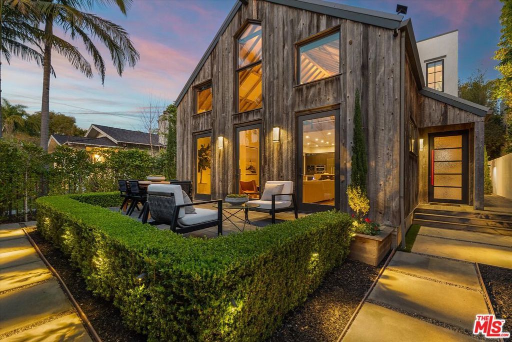 Photo of 752 Palms Boulevard, Venice, CA 90291 (MLS # 26664521)