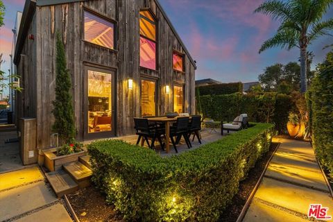 Photo of 752 Palms Boulevard, Venice, CA 90291 (MLS # 26664521)