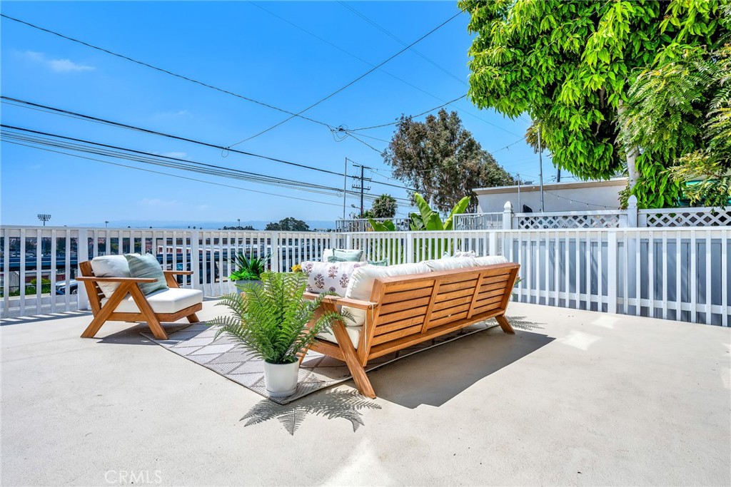 907 Diamond Street
