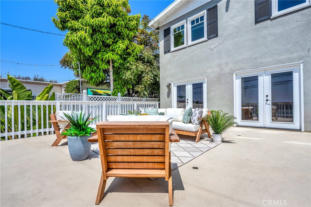 907 Diamond Street