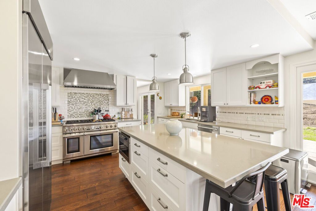 Photo of 3804 Vista Linda Drive, Encino, CA 91316 (MLS # 25618733)