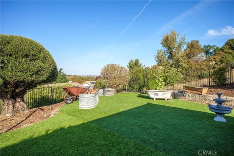 Tiny photo for 2017 Knollglen Court, Paso Robles, CA 93446 (MLS # NS26230926)
