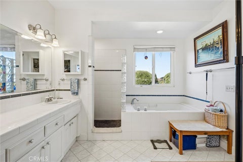Tiny photo for 2017 Knollglen Court, Paso Robles, CA 93446 (MLS # NS26230926)